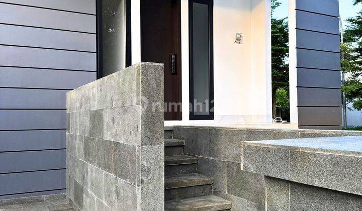 Rumah Baru Modern Konsep Split Level di Greenwich Bsd City 2