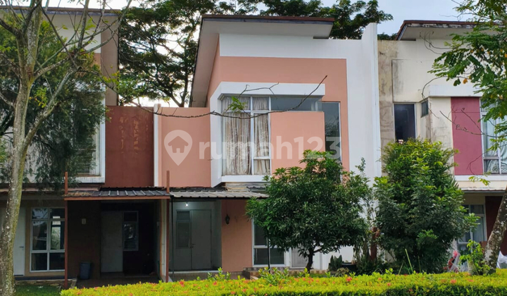 Garden-Facing House Near Toll Road and BSD City KRL Station! Garden-Facing House Near Toll Road and BSD City KRL Station!