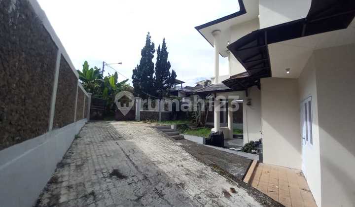 Large House Ready to Occupied in Cipaku, Bandung
