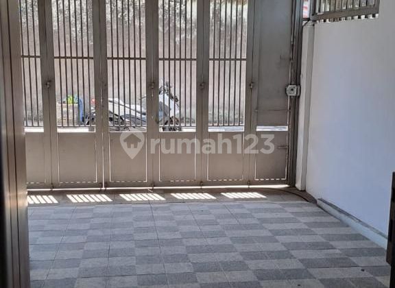 Rumah di Jl. Nawawi 3 Lantai SHM Sudah Renovasi 1
