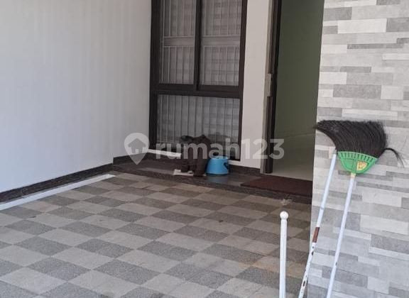 Rumah di Jl. Nawawi 3 Lantai SHM Sudah Renovasi 2