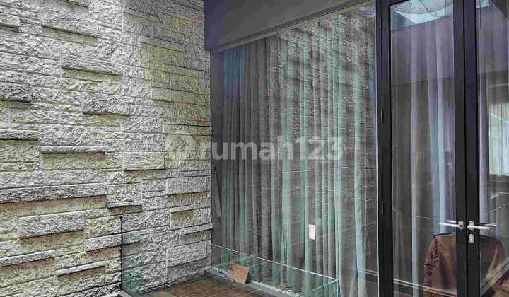 Rumah 3 Lantai Terawat di Singgasana Pradana, Bandung 1