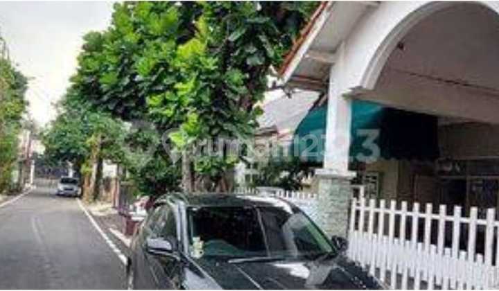 House for Sale in a Complex in Duren Tiga, South Jakarta. 2