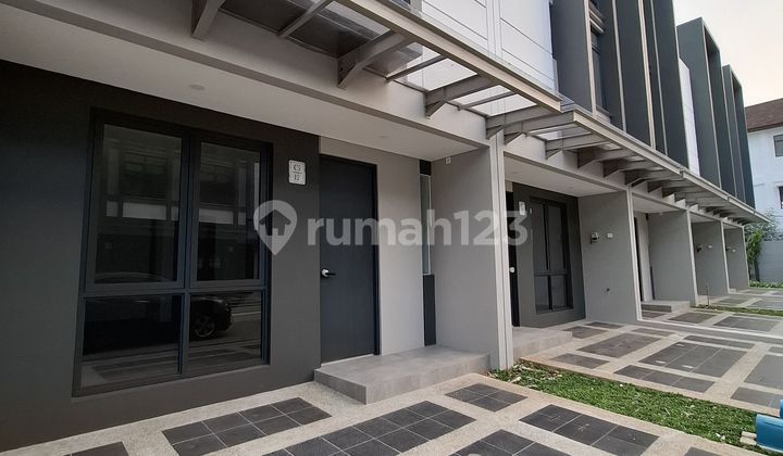 Disewakan Ruko Di B S D,, Tangerang Selatan.