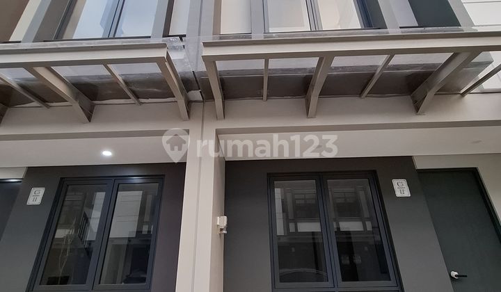 Disewakan Ruko Di B S D,, Tangerang Selatan.