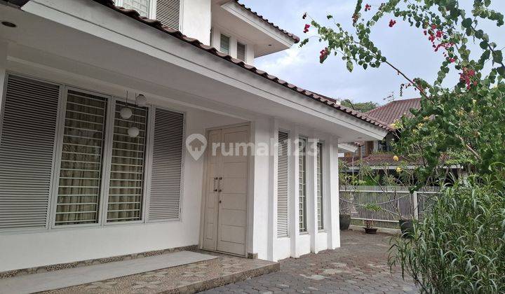 Rumah mewah hoek furnished  di Bintaro sektor 9, Tangerang Selatan. 2