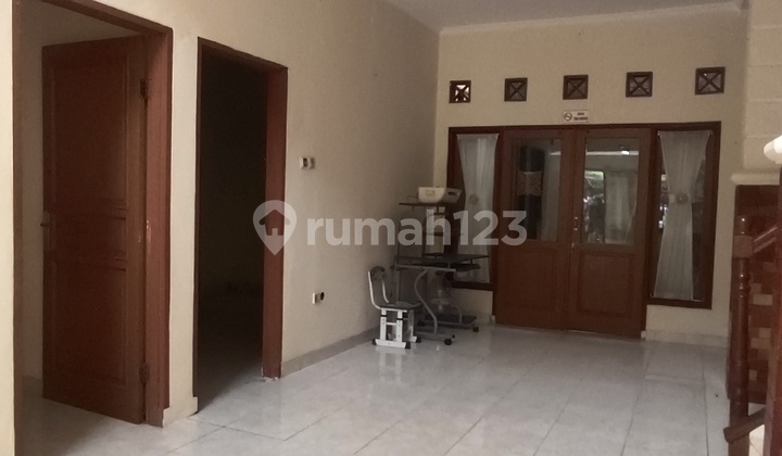 Rumah Disewakan Di B S D Kencana Loka, Tangerang Selatan. 2