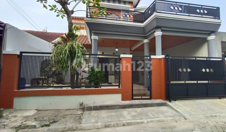 Rumah Disewakan bisa untuk Kantor di B S D Kencana Loka, Tangerang Selatan.