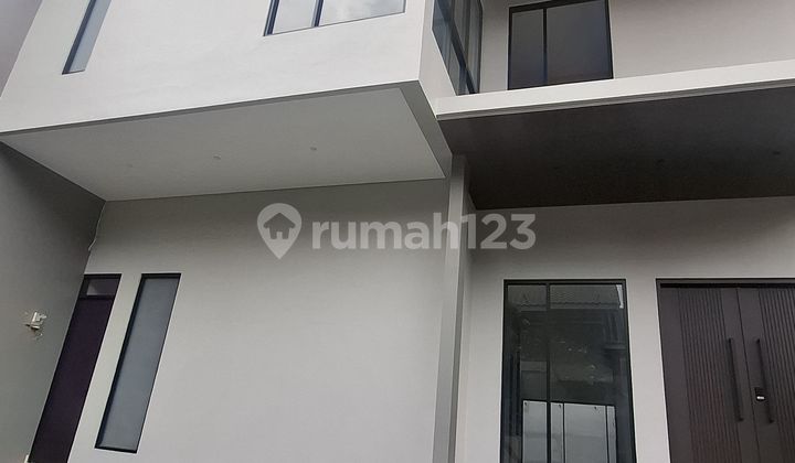Rumah Dijual Ada Swimming Pool Di Kebayoran Residence Bintaro Jaya, Tangerang Selatan.