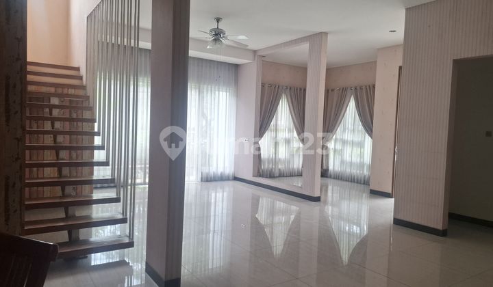 Disewakan Rumah Hook Disewakan Di B S D City, Tangerang Selatan.