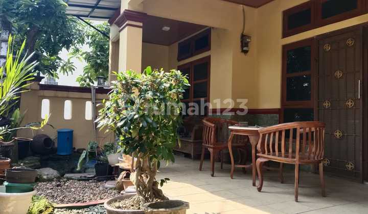 Affordable luxury homes in the Jatijajar estate complex. 2