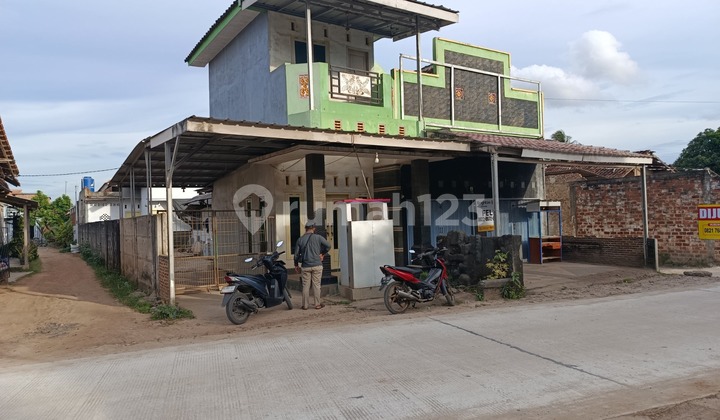 For Sale Cheap, 2-Story House and 2 Shops in Natar.
