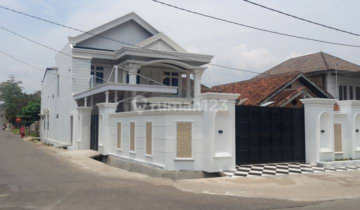 Jual Cepat Rumah Mewah Dua Lantai Baru Renovasi 2