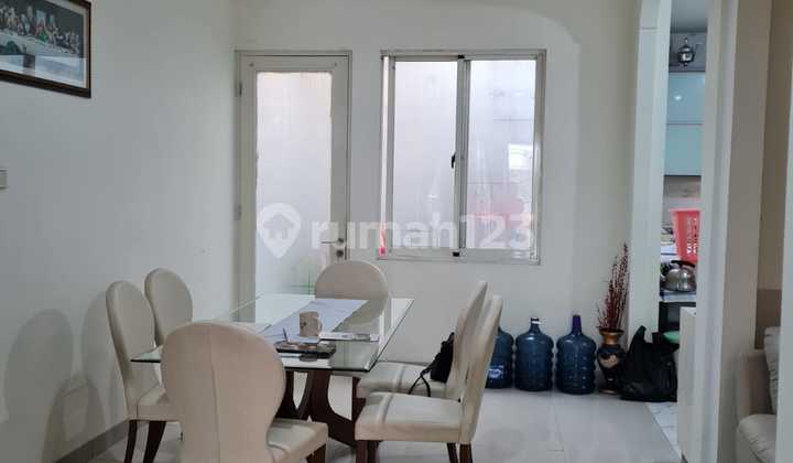 Rumah 2 lantai,semi furnish.rapi dan menarik 2