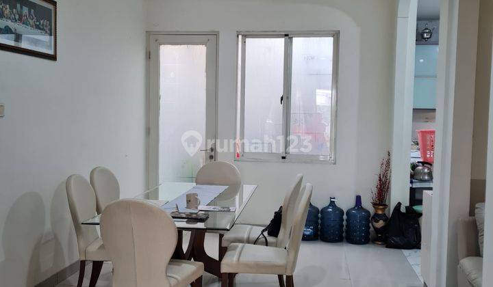 Rumah 2 lantai,semi furnish.rapi dan menarik 3