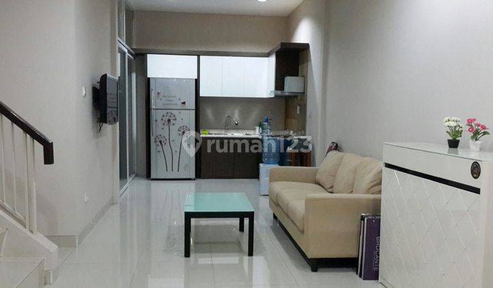 Rumah 2 lantai,sudah di renovasi ada ac saja  1