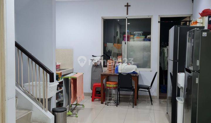 Rumah 2 lantai,siap huni,tidak ada bocor.rapi dan menarik. 2
