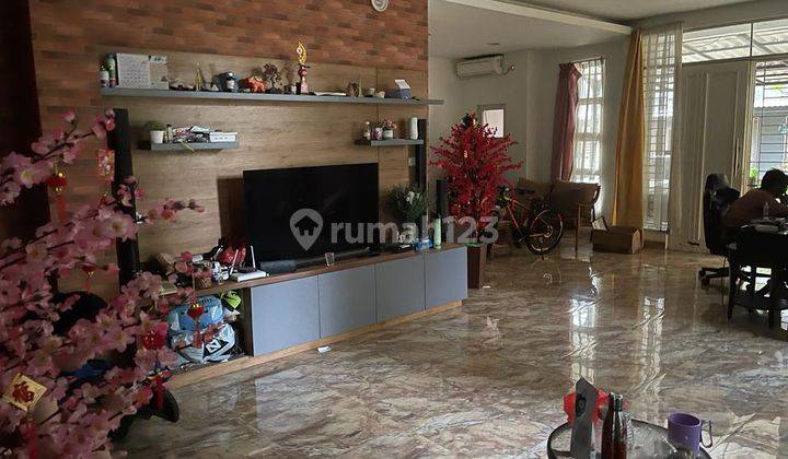 Rumah 2 Lantai,sudah Di Renovasi,cantik Dan Menarik 1