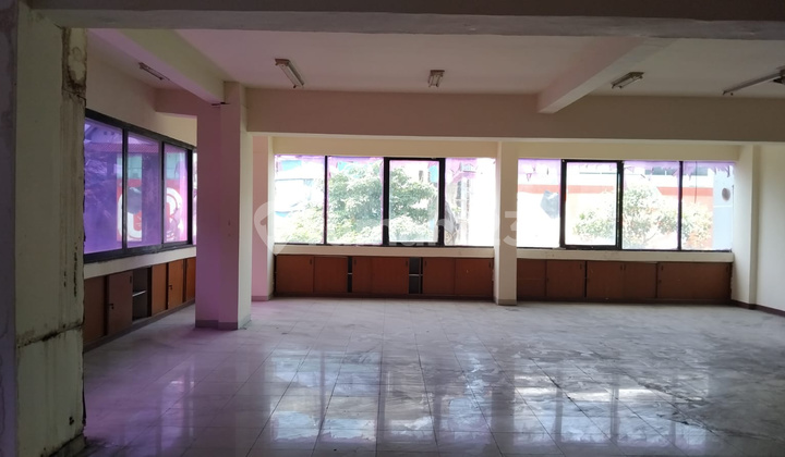 Raya Cikini Menteng Jakarta Pusat Raya Cikini Menteng Jakarta Pusat