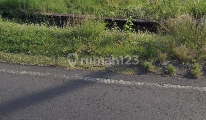 Air Sanih Buleleng Bali Beachfront Street