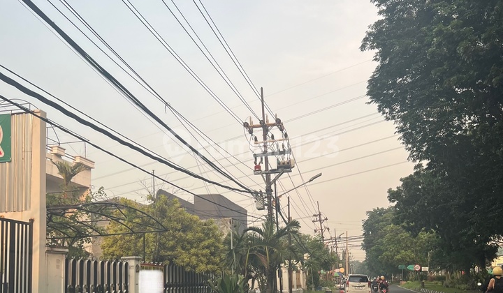 Tenggilis Cross Street For Business 1