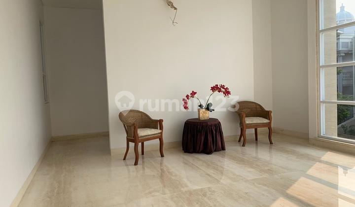 Rumah di The Rome Pantai Indah Kapuk