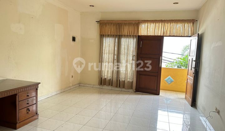 Muara Karang Housing is strategic and comfortable. 2