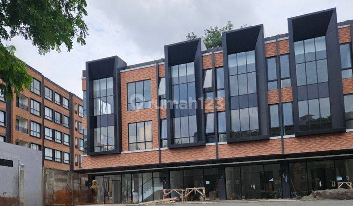 Ruko Lloyd Promenade Hoek Lift Hadap Jalan Raya Limited Unit 1