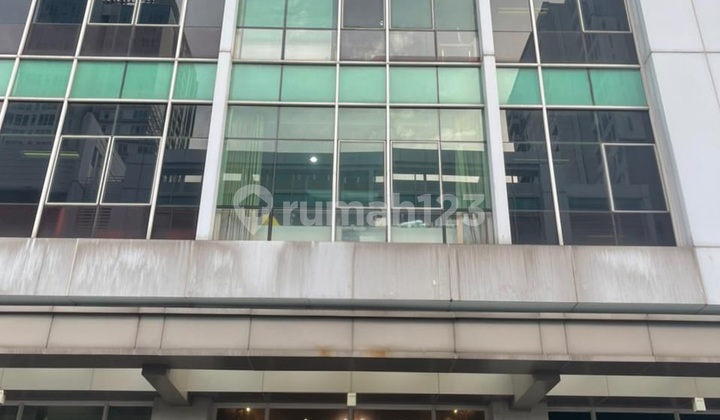 Kensington Commercial Ruko in East Kelapa Gading, Equipped with Elevator and Fully Furnished.