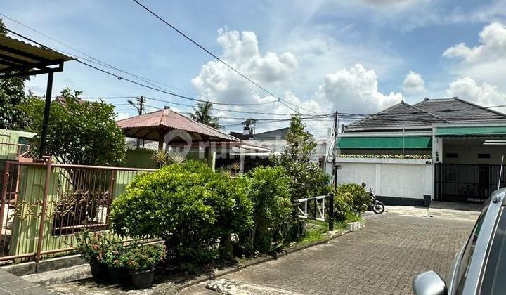 Rumah Hoek Perum Departemen Keuangan, Karang Tengah, Ciledug
