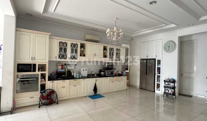 Rumah Bagus American Classic Raya Taman Golf Modern Tangerang 2