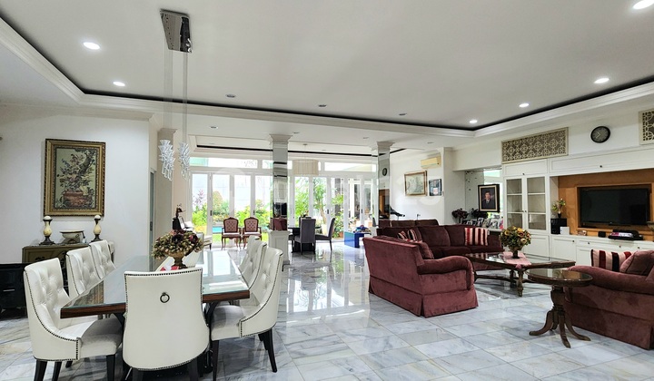 Rumah Bagus Asri Ada Pool di Kemang Utara Jakarta Selatan 2