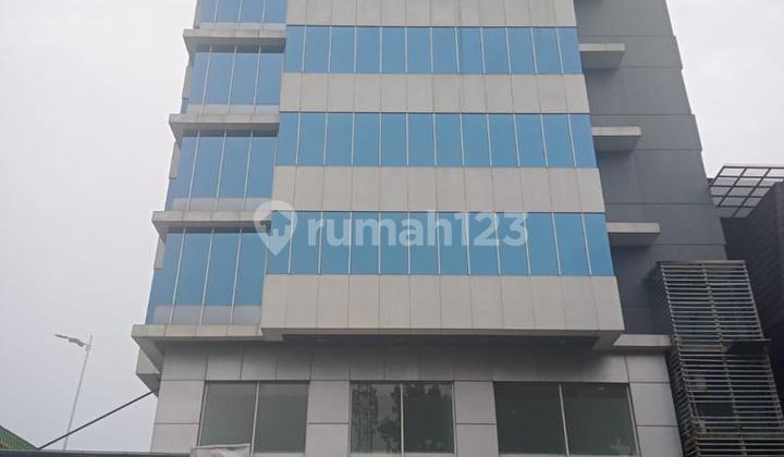 Gedung 8 Lantai di Wolter Monginsidi Jakarta Selatan