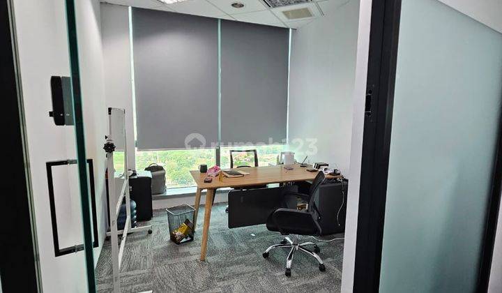 Disewakan Office St Moritz Lantai Sedang Semi Furnished Terkoneksi Ke Mall Lippo Puri Jakarta Barat 2