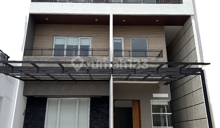 Rumah Baru 3 Lantai di Alam Sutera Tangerang Siap Huni