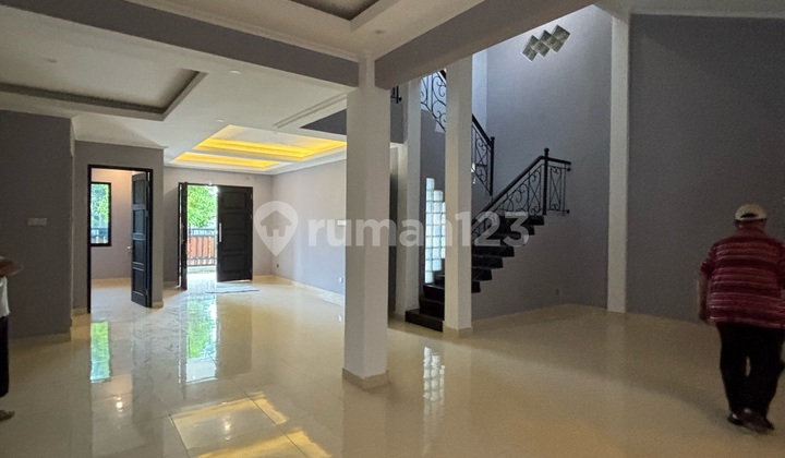 Rumah Cantik Siap Huni Depan Taman Di Bsd Tangerang Selatan