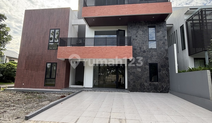Rumah Cantik Baru di Alam Sutera Tangerang Banten Dekat Sport Club