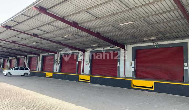 Warehouse Near Soekarno-Hatta Airport Tangerang with Loading Dock