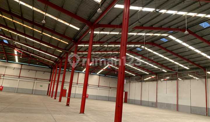 Warehouse Near Soekarno-Hatta Airport Tangerang with Loading Dock