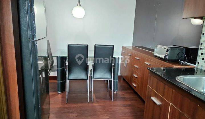 Disewa Apartemen Hampton's Park, siap huni, bàgus, furnished, view swimming pool 2