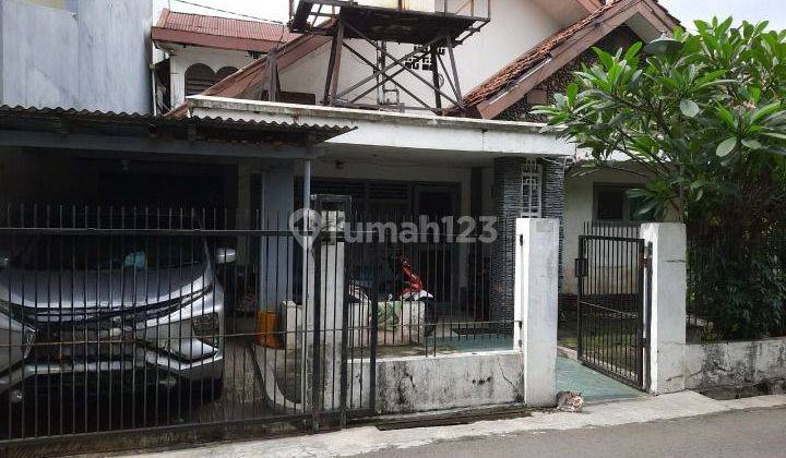 Rumah Lama, 2 Lantai, Lokasi Strategis, Lingkungan Tenang 1