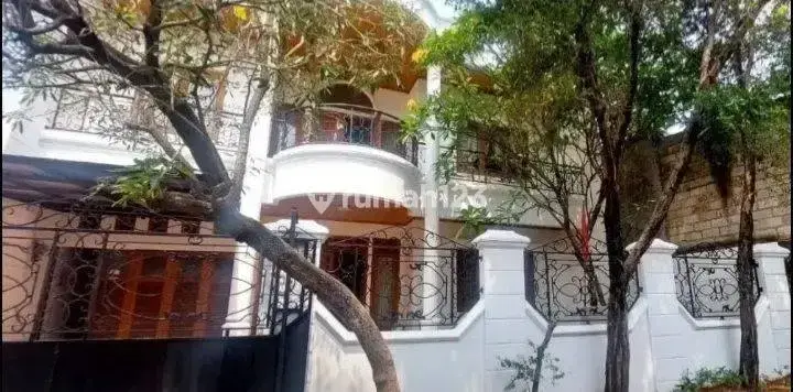 Rumah 2 Lantai Bagus di Pejaten, Jakarta Selatan 1