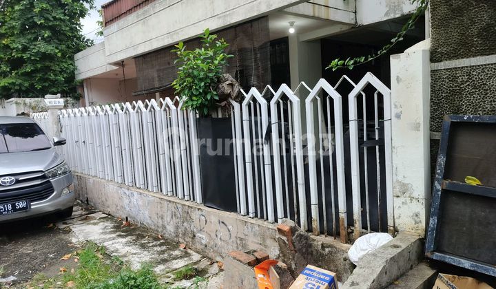 Old House Not Yet Renovated Near Omni Hospital and Free from Flood