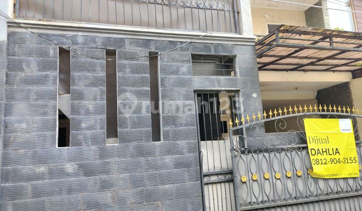 Rumah 2 Lantai Lebar 9 Meter Dekat Fasum Aman