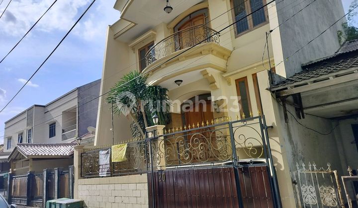 Rumah 3 Lantai Lebar 8 Meter Model Lama Bisa Huni Rumah 3 Lantai Lebar 8 Meter Model Lama Bisa Huni