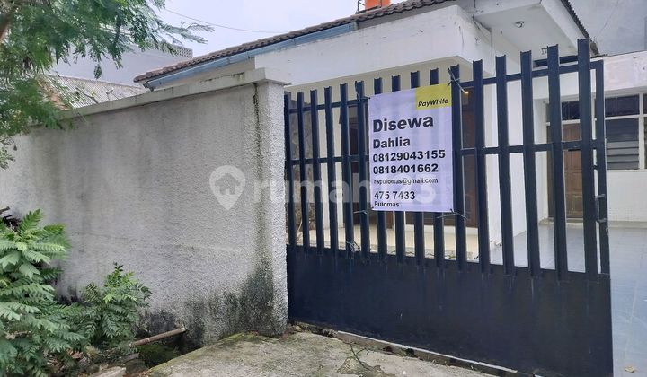 Rumah 1 Lnàyai Lebar 8 Meter Dekat Jalur Lrt 1