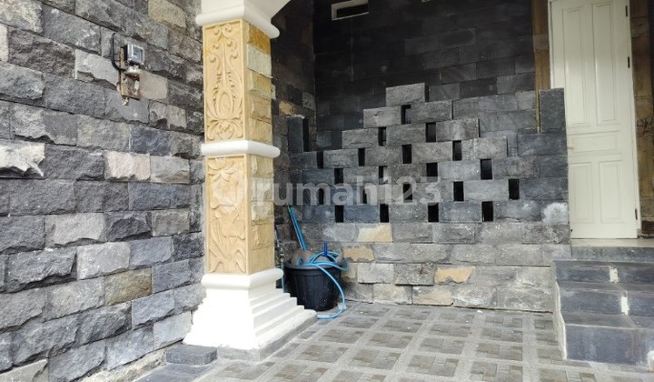 Rumah 3 Lantai Lebar 10 Meter Siap Huni