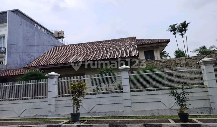 Rumah Depan Tirtà Mas Fasum dan Dekat Jalur LRT ke Manggarai