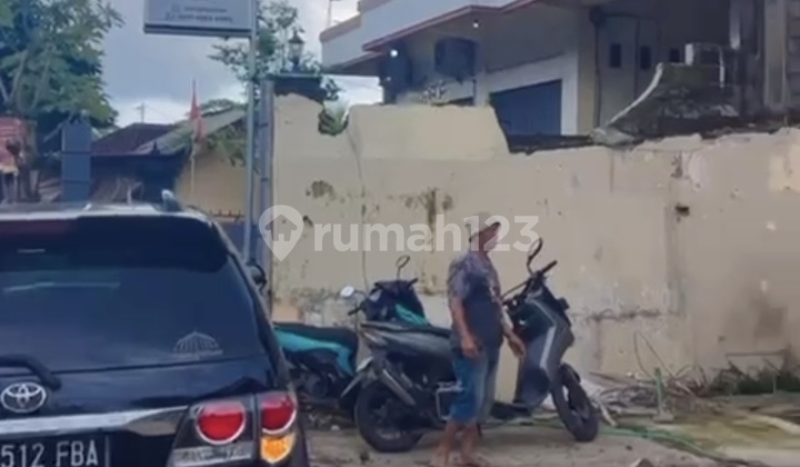 300m2 Land with Main Building Bonus in Darmawangsa - Kampiyal