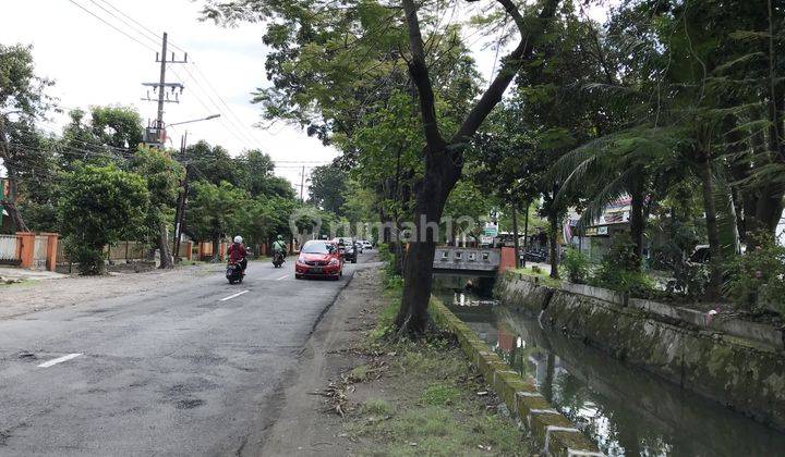 di Jl. Dukuh Menanggal, Surabaya 2